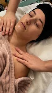 I still have some availability left this week for 60 min elemis facials at  20% off!🤍 contact 07960 678532 to book your pamper!