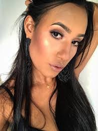 Debora Campos's Instagram, Twitter & Facebook