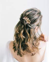 I matrimoni richiamano spesso acconciature molto elaborate, con . Pin On Acconciature Sposa