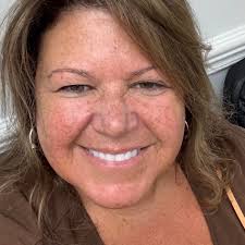 What is a simple recipe for iced espresso using hazelnut creamer and milk?