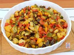 Patate e carote tagliate a cubetti con piselli, al naturale. Macedonia Di Verdura Al Forno Ricetta Facile Di Kissthecook
