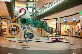 Norteshopping shopping center em matosinhos gerido pela sonae sierra com 274 lojas, 30 restaurantes, 8 salas de cinema, recreio infantil, health e fitness club e serviço vip. Norteland Norteshopping