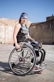 Cuando nació con mielomeningocele, una enfermedad que provoca una malformación en las vértebras de la columna, los médicos le pronosticaron horas de vida. Conoces A Las Lobas Asi Es La Seleccion Femenina Que Juega Al Basquet Sobre Silla De Ruedas Para Ti