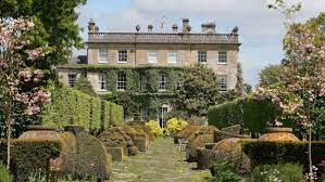 Clarence house today, clarence house is the official london residence of charles and camilla, who have apartments on the second floor. Inside Highgrove House Prince Charles Camilla S Royal Abode Cafemom Com