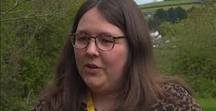 Nifer y myfyrwyr sy'n astudio rhan o'u cwrs meddygaeth drwy gyfrwng y  Gymraeg wedi cynyddu