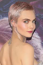 Looks Like The Star Is Bringing Instagram S Rose Toned 1977 Filter Into The Real World Cara Delevingne Hair Short Hair Styles Pixie Short Hair Styles