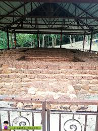 This is a photo of a monument in malaysia, identified by id. Pengalaman Ke Binaan Tertua Manusia Candi Lembah Bujang