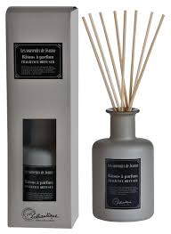 Batons A Parfum Ideal Pour Parfumer La Maison En Toute Tranquillite Batons A Parfum Delicatement Parfume A L Fragrance Store Room Diffuser Reed Diffuser
