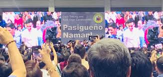 Vico got the blessings from his parents and likewise sought wisdom from his mentors. Biancadava Look Pasig City Mayor Vico Sotto Now At Pasig Sports Center For His Inauguration He Is Joined By His Parents Abs Cbn News Scoopnest