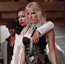 The glee club had hopes of a fun time away from home in a vacation at a secluded family house. Pin On Glee