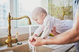 leitungswasser furs baby infos fur eltern ivario trinkwasser blog alles rund um das thema wasser