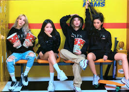 Schau dir unsere auswahl an hwasa an, um die tollsten einzigartigen oder. Mamamoo Moonbyul And Hwasa Image 7069505 On Favim Com