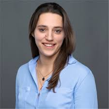 👑 Fin de formation initiale pour Camille Villalongue, responsable d'agence  de Petits-fils Versailles! Sa belle équipe a profité de l'occasion et de  quelques rayons de soleil pour lui remettre un…