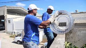 Cómo instalar concertinas sobre un cerco en 8 sencillos pasos, averigua la mejor forma de poder asegurar un cercado paso a paso. Como Instalar Concertina Dupla Clipada Video Com Passo A Passo Youtube