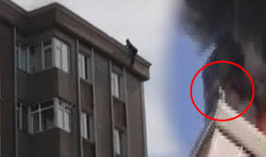 Kumkapı'da i̇stanbul emniyet müdürlüğü'ne ait depoda yangın. Son Dakika Bagcilar Da Buyuk Yangin Bir Kisi Catidan Atladi
