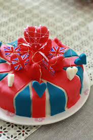 L Union Jack Ou Gateau D Anniversaire So British Pour Un Anniversaire Pop Si J Y Arrive Pourquoi Pas Vous Avec Images Gateaux A Theme Gateau Anniversaire Gateaux Et Desserts