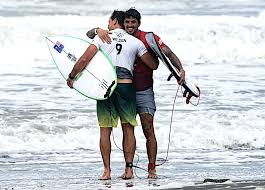 Gabriel medina (surfing world champion 2014 & 2018) country: Razf8lw1lehwqm