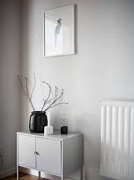 Ljus Horntvaa Med Balkong I Soligt Vasterlage Stadshem Interiorer Ideer For Heminredning Inredningsideer Sovrum