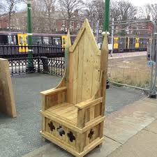 This Elegant Throne Would Attract Attention Inside Or Outside Due To The Materials Used Each One Is Unique We Make Recycled Pallets Woodworking Throne Chair