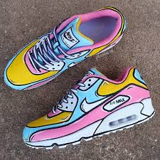Epingle Par Ella Rose Rodrigue Sur Souliers En 2020 Customiser Chaussures Chaussure Basket Style