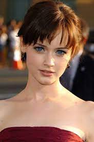Check out our gallery of alexis bledel's hairstyles over the years. Alexis Bledel Kurzhaarfrisuren Mit Pony Alexis Bledel Haar Pony