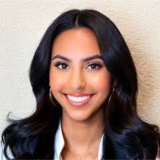 Hannah Oglesby's Instagram, Twitter & Facebook