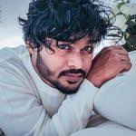 Navin Parker's Instagram, Twitter & Facebook