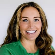 Kelli Usher's Instagram, Twitter & Facebook