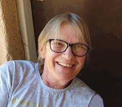 Lynette Holden's Instagram, Twitter & Facebook