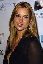 Shana Hiatt's Instagram, Twitter & Facebook