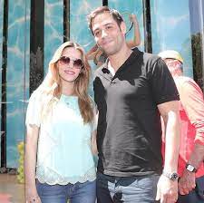 השניים נישאו בטקס צנוע ואינטימי בשבוע שעבר, אבל רק אמש ערכו מסיבת חתונה מפוארת ומתוקשרת. ×¢×¡×§ ×ž×©×¤×—×ª×™ ×¨×•×ª× ×¡×œ×¢ ×•××¨×™××œ ×¨×•×˜×¨ ×—×•×'×'×™×