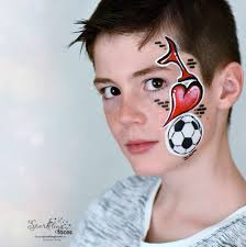 Ich gehe sehr gern mit meinem freund ins stadion, besitze eine fanschal (und benutze ihn auch), würde mich aber nicht schminken. Kinderschminken Fussball Sparkling Faces Kinderschminken Farbenverkauf Kurse