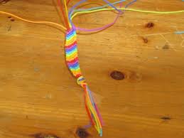 Devinez ce que je viens de retrouver dans mon sac pour le travail. Comment Faire Un Scoubidou Bracelet