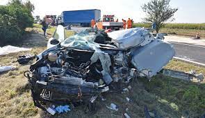 Autós balesetek #7 18 brutális autó baleset összefoglalás 2018. 18 Eves Lany Halt Meg A Sajtoskali Balesetben Man Teherauto Ele Hajtott Egy Vw A 84 Esen 112 Emergency Press Hirugynokseg