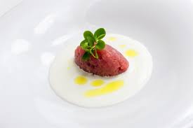 Cubo di tartare di carne con salsa al gorgonzola e tuorlo d'uovo.ricetta realizzata in esclusiva per il consorzio gorgonzola da antonino cannavacciuolowww.go. Tartare Di Tonno Le 10 Migliori Ricette Che Stupiranno I Vostri Ospiti