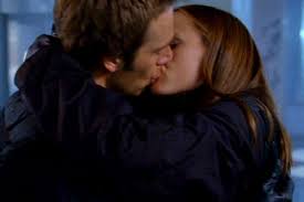 Sydney Vaughn Finally Kiss On Episode 2 13 Phase One The Kiss Alias Fans Had Been Waiting For Alia Michael Vartan Fun Couple