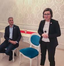 She expects you to learn from her, so if you are expecting to breeze through. Medicul Ioana MihÄƒilÄƒ Va Fi Noul Ministru Al SÄƒnÄƒtÄƒÈ›ii