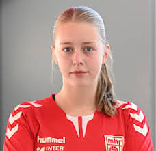 Ellen Lundgren's Instagram, Twitter & Facebook