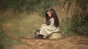 Background lucu anak tk hd free Gadis Kecil Yang Lucu Memegang Kucing Di Pangkuan Mengenakan Gaun Putih Di Latar Belakang Blur Hijau Lucu Hd Wallpaper Desktop Layar Lebar Definisi Tinggi Layar Penuh
