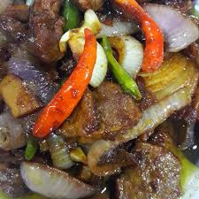 Kali ini kami bawakan resepi daging goreng kunyit khas buat mereka yang tiada idea untuk masak apa pada waktu tengahari. Resepi Daging Goreng Kunyit Thai
