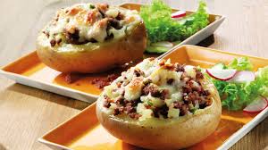 Dank cremiger soße aus eiern und sahne und knusprigem käse liefert dieser low carb auflauf zahlreiche proteine, die dir beim muskelaufbau helfen. Blumenkohl Uberbacken Mit Hackfleisch Blumenkohlbombe Rezept Sobald Er Gar Ist Das Wasser Abgiessen Katalog Busana Muslim