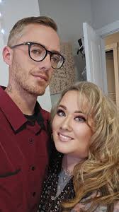 Hi all! My names Amy and I'm soon to be 38. Recently engaged to the love of  my life. I have a 17 year old son who drives me absolutely crazy but