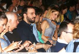 Το πρώτο τους παιδί απέκτησαν η νάντια μπουλέ και ο γιώργος ισαάκ, υποδεχόμενοι με χαρά και ενθουσιασμό το νέο μέλος. H Nantia Mpoyle Brhke Ton An8rwpo Ths Sto Proswpo Toy Giwrgoy Isaak Iciao