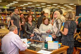 Read these tips on taking full advantage of a book signing opportunity! Book Signing Crowd 2 Scott Mautz