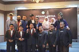 Finalis anugerah nasyid ikim 2019 (an19) tonton dan dengarkan 12 finalis anugerah nasyid ikim 2019 yang bertanding. Anugerah Nasyid 2017 Beri Pengiktirafan Kepada Penggiat Industri Radio Ikim