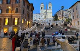 Green pass esteso a tutti gli eventi: Italy To Reopen Primary Schools As Rome Moves To Orange Zone