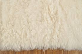 Sollten sie die auflage dennoch einmal waschen wollen, befolgen sie bitte diese waschanleitung. Oko Lammfell Teppich Naturweiss 200 X 140 Cm Kurzwollig Kuhfelle Online