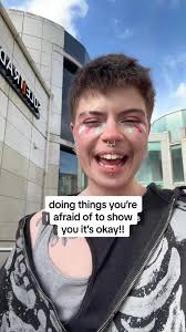 Complimenting People in Public