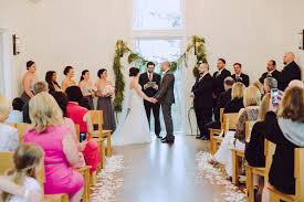 Het vinden van een droompartner. Rustic Indoor Ceremony At Juliette Chapel