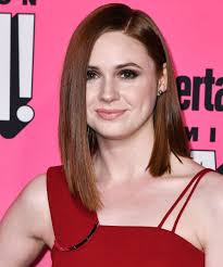 Karen Gillan Swears There S A Good Reason For Her Skimpy Outfit In Jumanji Refinery29 Http Www Refinery29 Com Karen Gillan Karen Sheila Gillan Karen Gillen